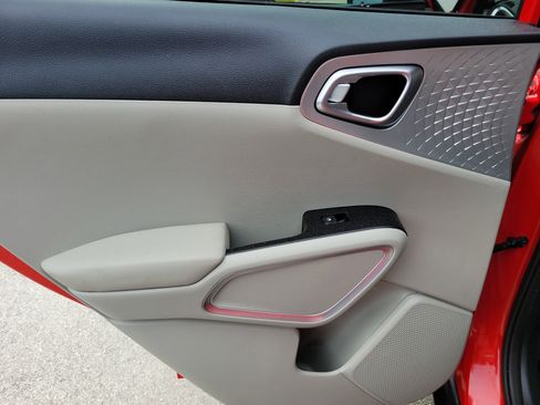 Used 2022 Kia Soul LX w/ Technology Package FWD image 27