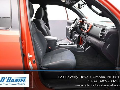 Used 2016 Toyota Tacoma TRD Off-Road AWD/4WD image 41