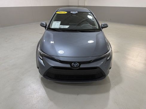 Used 2025 Toyota Corolla LE w/ Convenience Package FWD image 3