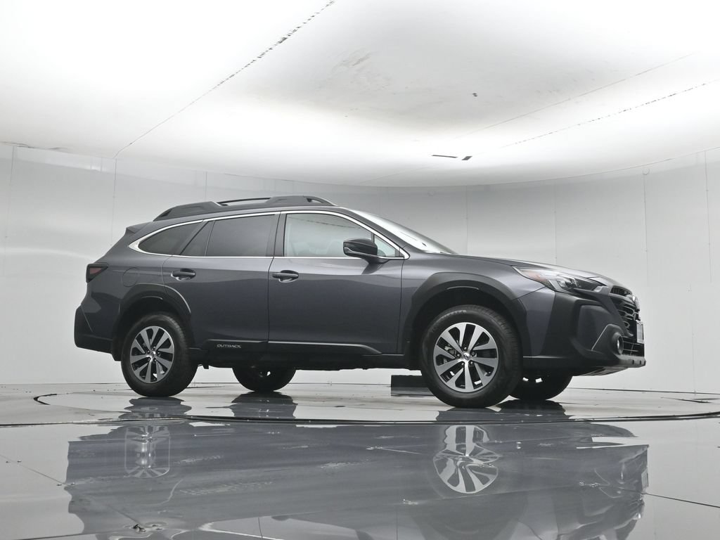 Used 2024 Subaru Outback Premium AWD/4WD image 4