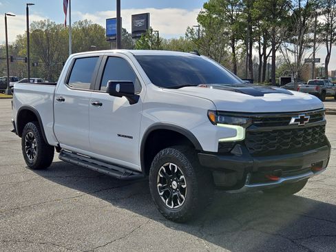 Used 2022 Chevrolet Silverado 1500 ZR2 image 3