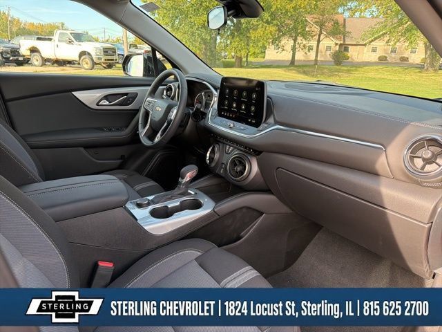 New 2025 Chevrolet Blazer LT w/ Midnight/Sport Edition AWD/4WD image 11