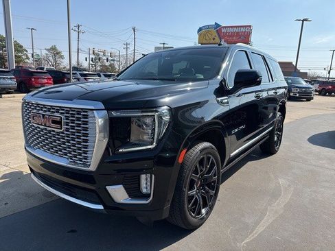 Used 2024 GMC Yukon Denali w/ Advanced Technology Package image 3