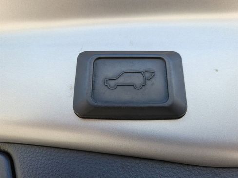 Used 2020 Toyota RAV4 Limited image 10