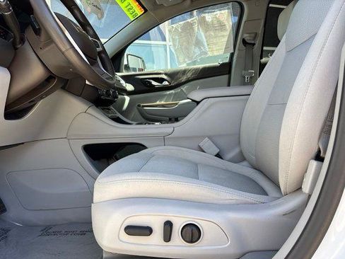 Used 2023 GMC Acadia SLE w/ Driver Convenience Package FWD image 12