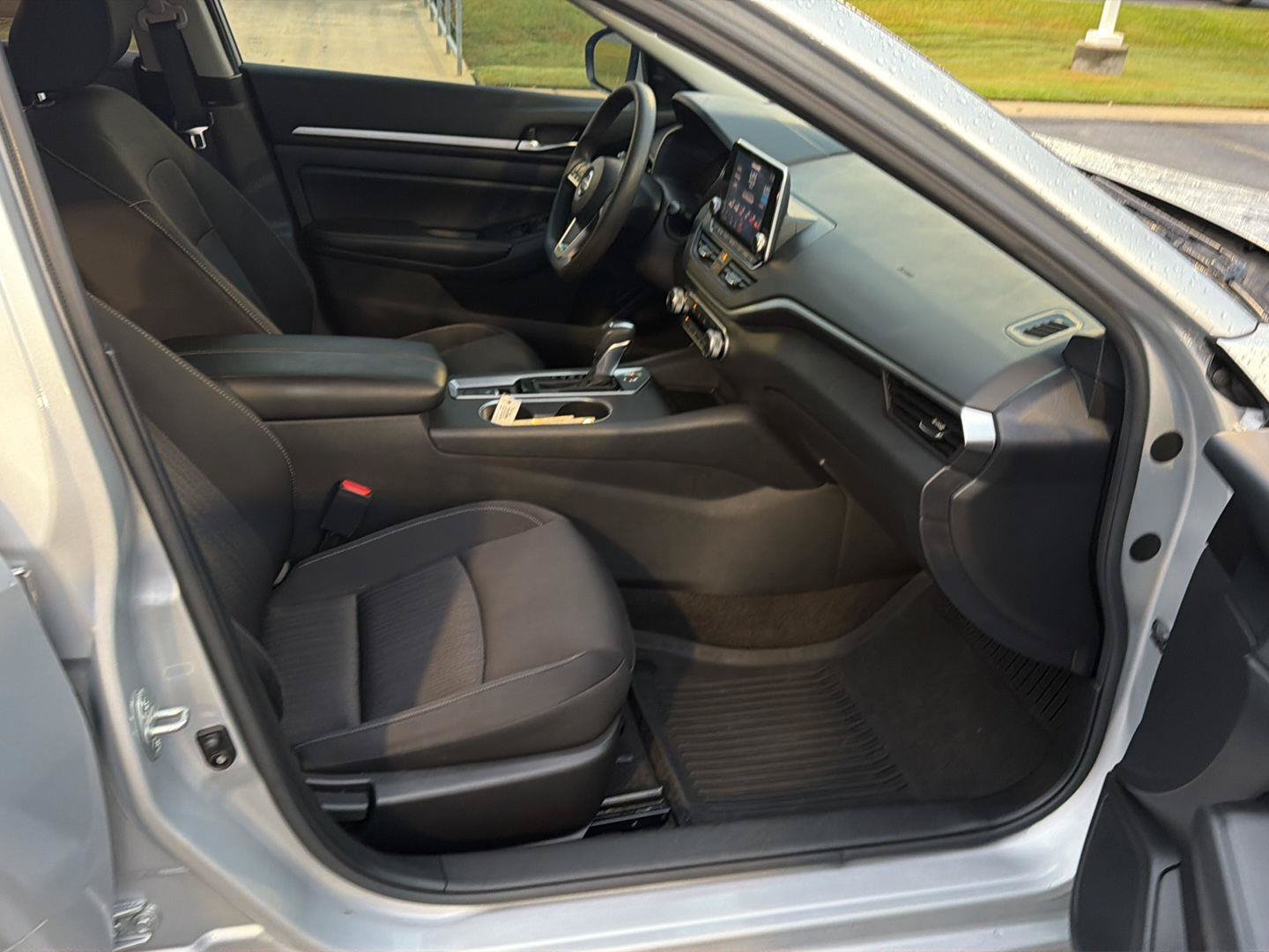 Used 2022 Nissan Altima 2.5 SV AWD/4WD image 13
