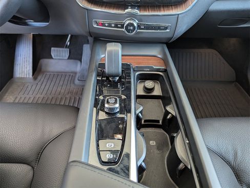 Used 2023 Volvo XC60 B5 Plus w/ Protection Package Premier image 26
