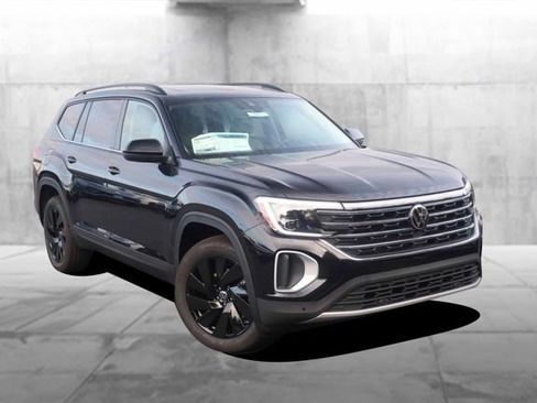 New 2026 Volkswagen Atlas SE image 2