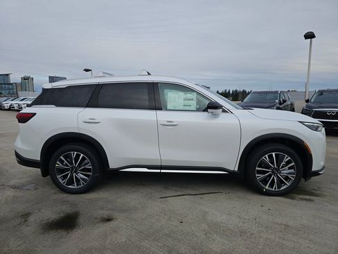 New 2026 INFINITI QX60 Luxe w/ Family Package image 9