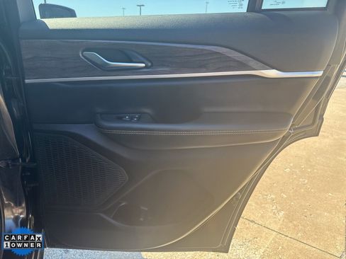 Used 2023 Jeep Grand Cherokee Limited w/ Black Appearance Package AWD/4WD image 28