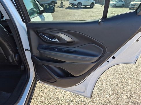 Used 2024 GMC Terrain SLT image 12