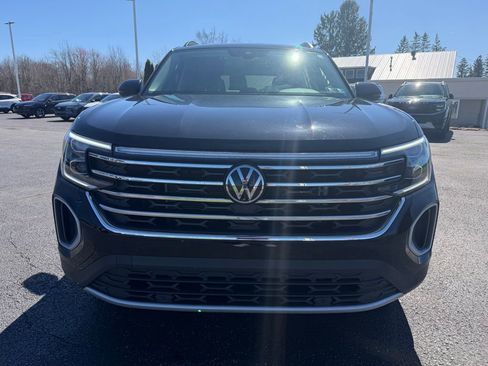 Used 2025 Volkswagen Atlas SE AWD/4WD image 12