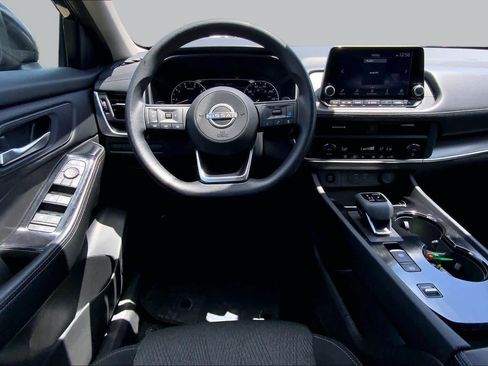 Used 2024 Nissan Rogue SV FWD image 6