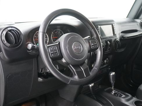 Used 2017 Jeep Wrangler Unlimited Sahara AWD/4WD image 13