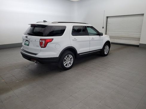 Used 2018 Ford Explorer XLT AWD/4WD image 10