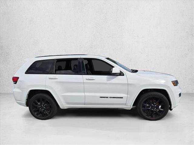 Used 2018 Jeep Grand Cherokee Altitude AWD/4WD image 4