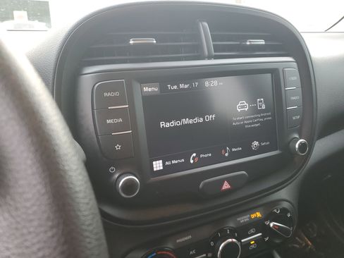 Used 2022 Kia Soul LX image 20