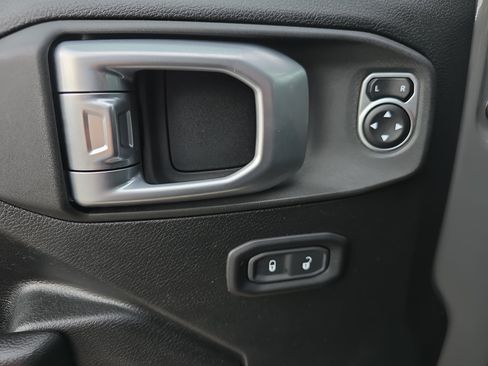 Used 2020 Jeep Wrangler Sport AWD/4WD image 28
