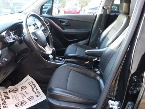 Used 2019 Chevrolet Trax LT w/ LT Convenience Package image 7