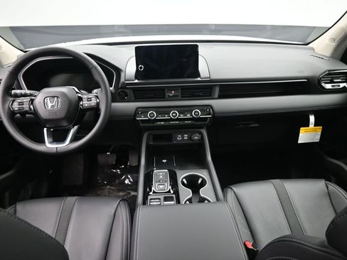 New 2025 Honda Pilot Touring image 19