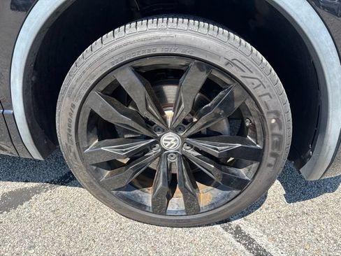 Used 2020 Volkswagen Tiguan SE R-Line AWD/4WD image 10