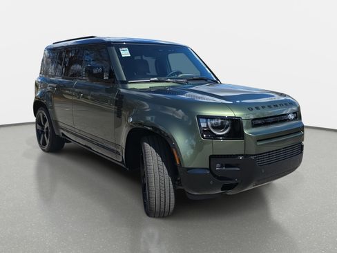 New 2026 Land Rover Defender 110 X-Dynamic SE image 3