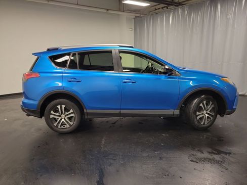 Used 2017 Toyota RAV4 LE image 9