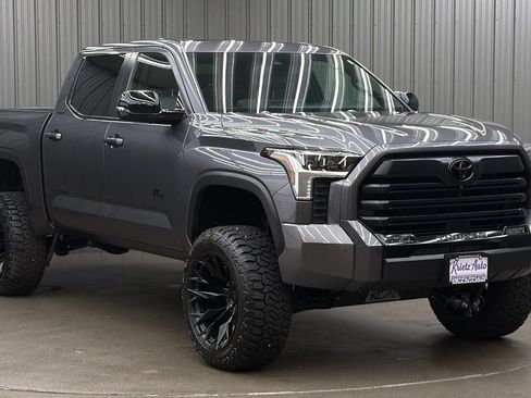 Used 2025 Toyota Tundra Limited AWD/4WD image 7