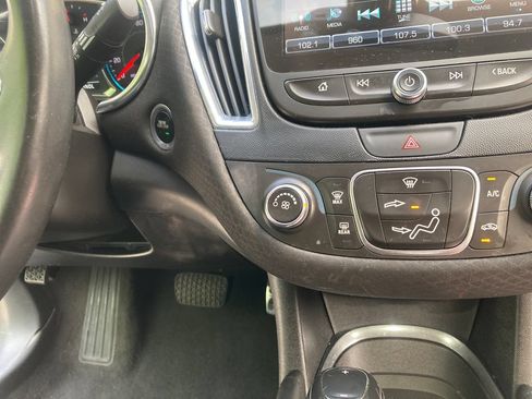 Used 2017 Chevrolet Malibu LT FWD image 21