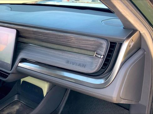 Used 2022 Rivian R1T Adventure image 18