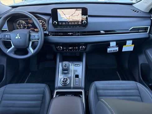 New 2025 Mitsubishi Outlander SE image 21