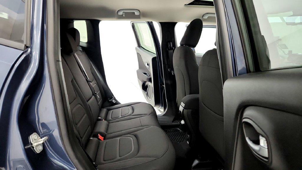 Used 2021 Jeep Renegade Latitude w/ Convenience Group AWD/4WD image 18