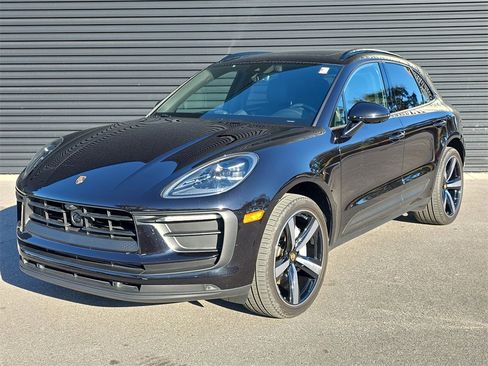 Certified 2024 Porsche Macan image 1