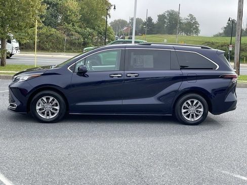 Used 2023 Toyota Sienna XLE image 10