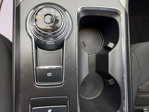 Used 2020 Ford Fusion SE image 26