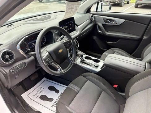 Used 2024 Chevrolet Blazer LT w/ Convenience Package FWD image 17