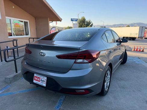 Used 2019 Hyundai Elantra SE w/ Cargo Package FWD image 3