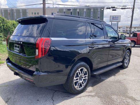 Used 2025 Ford Expedition Active RWD image 3