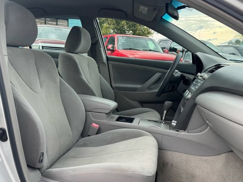Used 2009 Toyota Camry LE FWD image 9