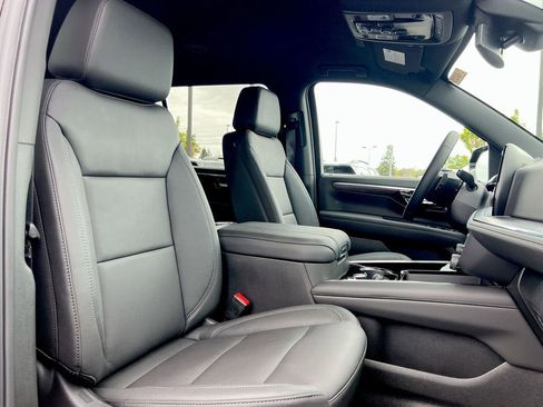 New 2026 Chevrolet Suburban LT AWD/4WD image 22