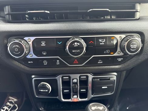 Used 2025 Jeep Wrangler Unlimited Sport AWD/4WD image 17