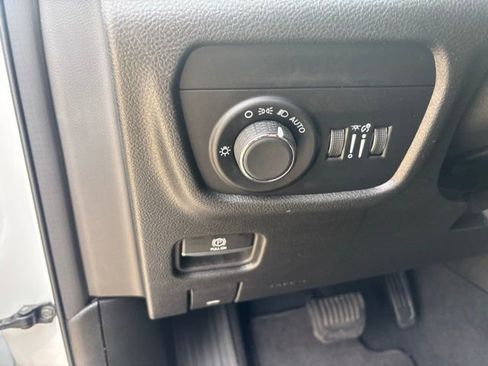 Used 2024 Jeep Grand Cherokee L Altitude AWD/4WD image 24
