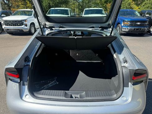 Used 2025 Toyota Prius LE image 8
