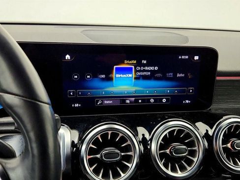 Used 2023 Mercedes-Benz EQB 300 4MATIC w/ Exclusive Package image 17