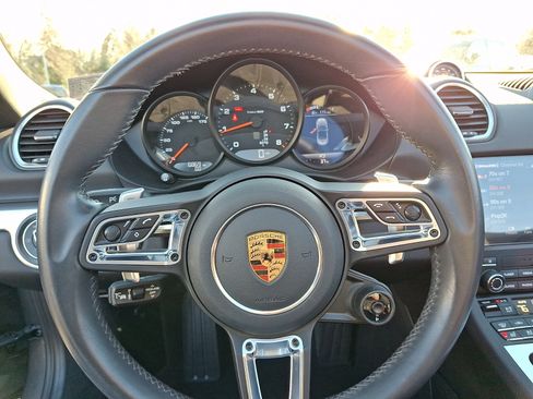 Used 2024 Porsche 718 Boxster image 17