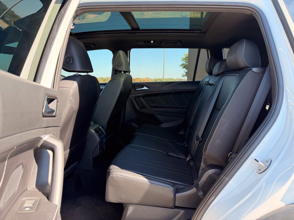 Used 2024 Volkswagen Tiguan SE R-Line FWD image 5