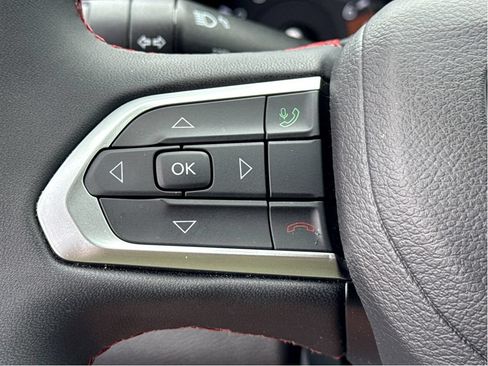 Used 2025 Jeep Compass Trailhawk AWD/4WD image 15