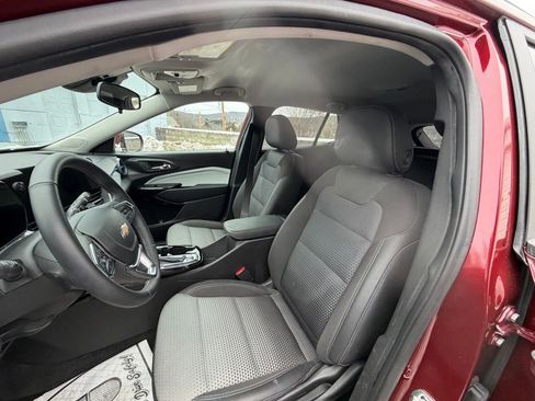 Used 2024 Chevrolet Trax LT w/ Driver Confidence Package image 9