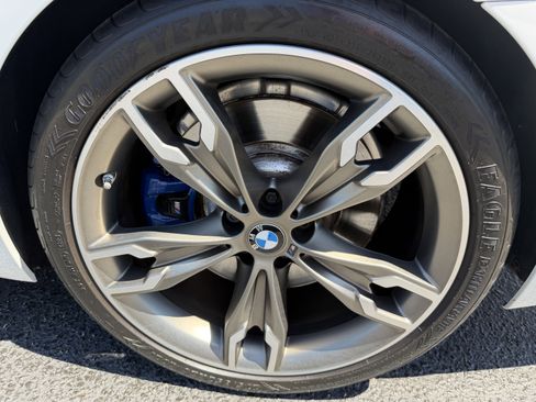 Used 2022 BMW M550i xDrive AWD/4WD image 10