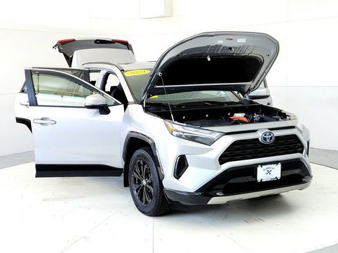 Certified 2024 Toyota RAV4 SE w/ Convenience Package AWD/4WD image 9